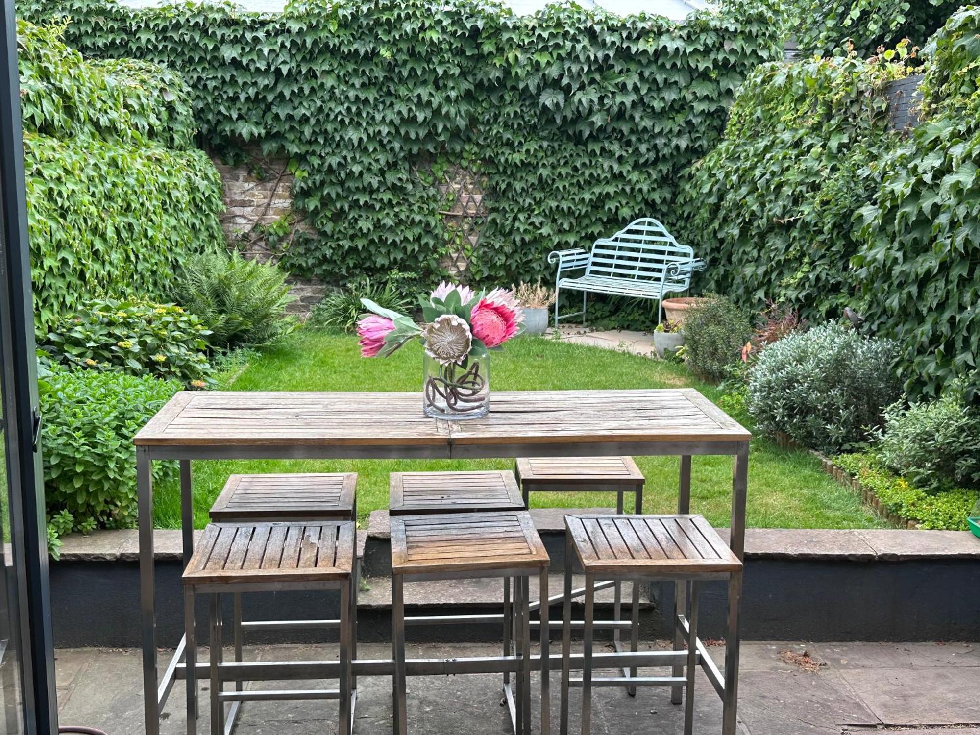 Large Bedroom In Beautiful House 伦敦 外观 照片